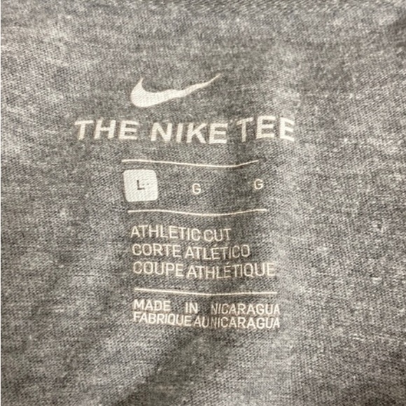 Men’s Nike Tee Marquette Golden Eagles athletic cut grey shirt. - Picture 7 of 12